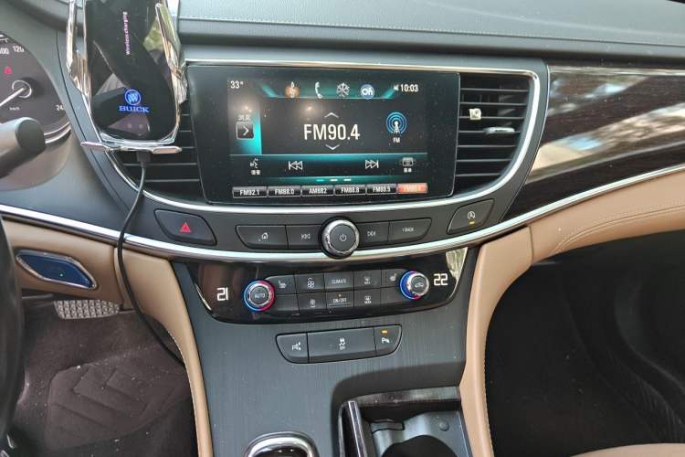 Used Buick LaCrosse 2018 28T Elite Edition Audio And AC Panel