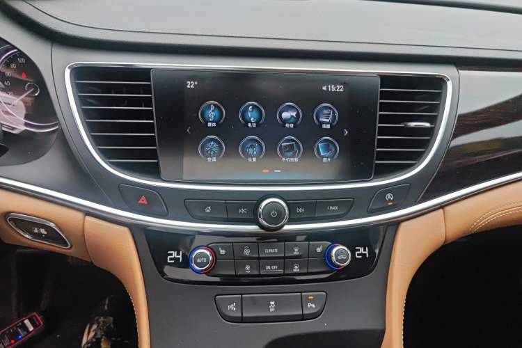 Used Buick LaCrosse 2018 28T Elite Edition Audio And AC Panel