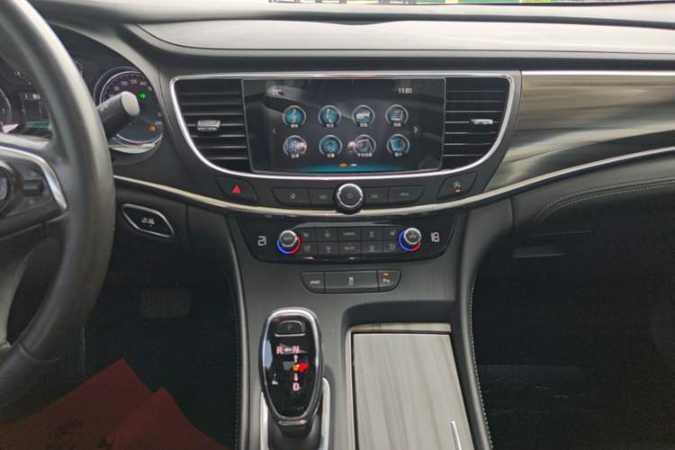 Used Buick LaCrosse 2018 20T Elite Edition Audio And AC Panel