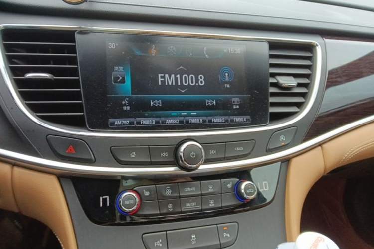 Used Buick LaCrosse 2018 28T Elite Edition Audio And AC Panel