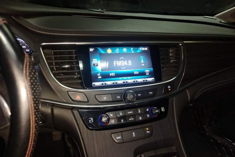Used Buick LaCrosse 2018 20T Elite Edition Audio And AC Panel