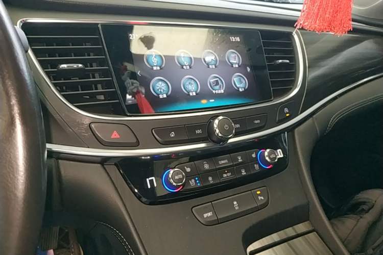 Used Buick LaCrosse 2018 20T Elite Edition Audio And AC Panel
