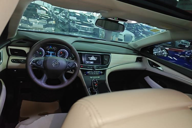Used Buick LaCrosse 2018 30H Elite Edition Center Console