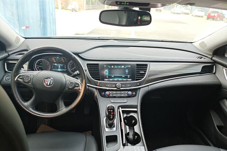 Used Buick LaCrosse 2018 20T Elite Edition Center Console