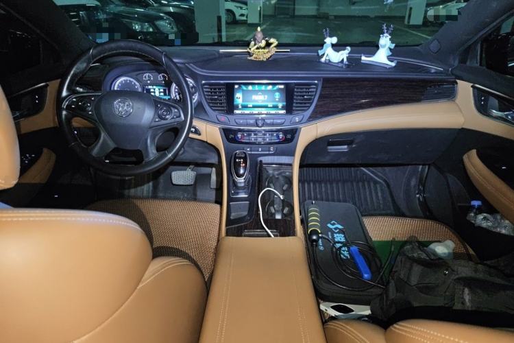 Used Buick LaCrosse 2018 28T Elite Edition Center Console