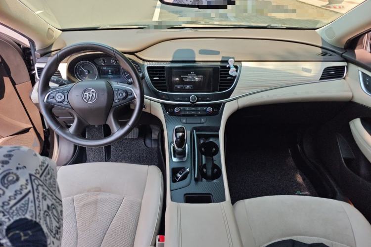 Used Buick LaCrosse 2018 30H Elite Edition Center Console