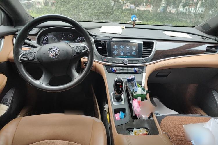 Used Buick LaCrosse 2018 28T Elite Edition Center Console