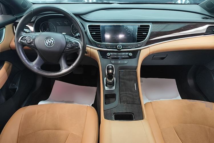 Used Buick LaCrosse 2018 28T Elite Edition Center Console
