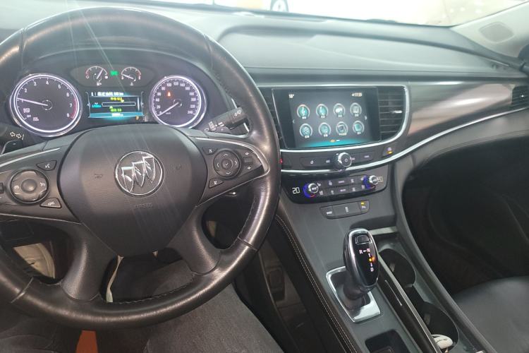 Used Buick LaCrosse 2018 20T Elite Edition Center Console