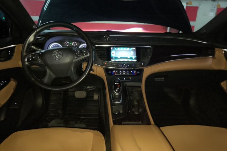 Used Buick LaCrosse 2018 28T Elite Edition Center Console