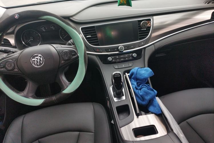 Used Buick LaCrosse 2018 20T Elite Edition Center Console