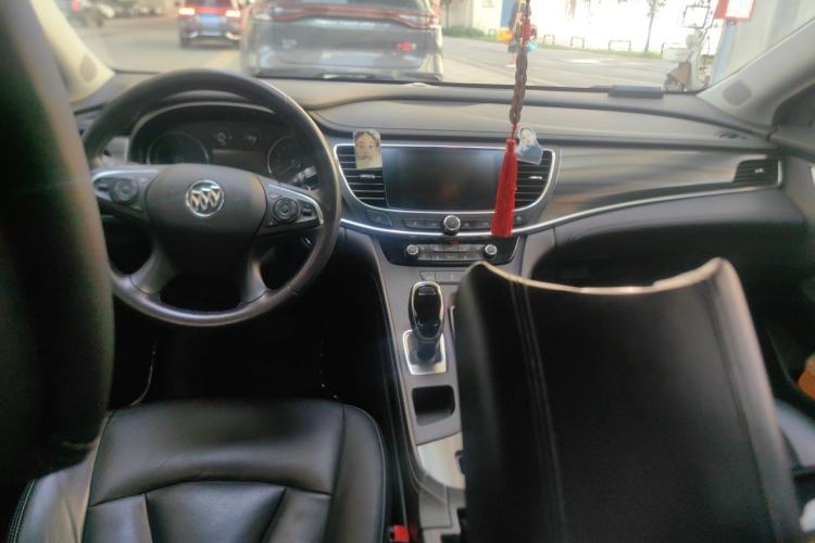 Used Buick LaCrosse 2018 20T Elite Edition Center Console