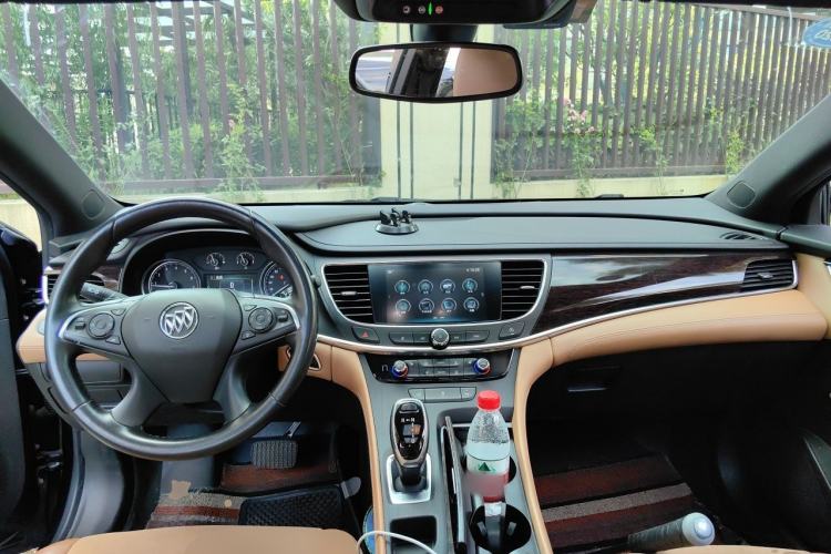 Used Buick LaCrosse 2018 28T Elite Edition Center Console