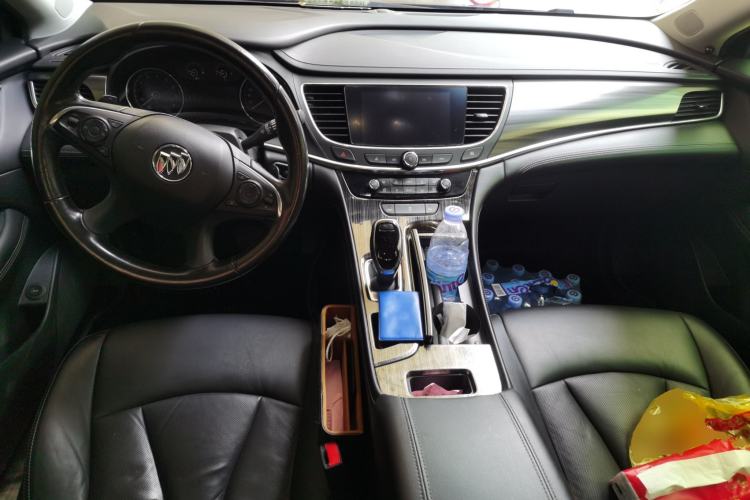 Used Buick LaCrosse 2018 20T Elite Edition Center Console