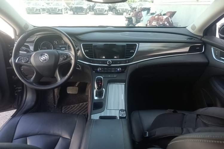 Used Buick LaCrosse 2018 20T Elite Edition Center Console