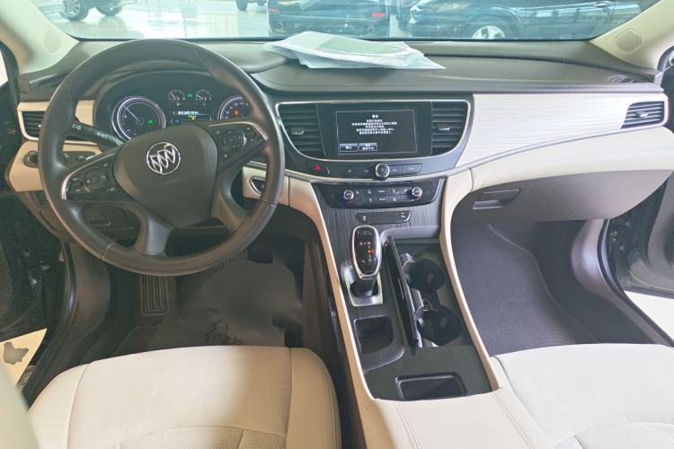 Used Buick LaCrosse 2018 30H Elite Edition Center Console