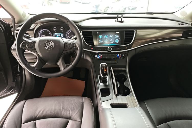 Used Buick LaCrosse 2018 20T Elite Edition Center Console