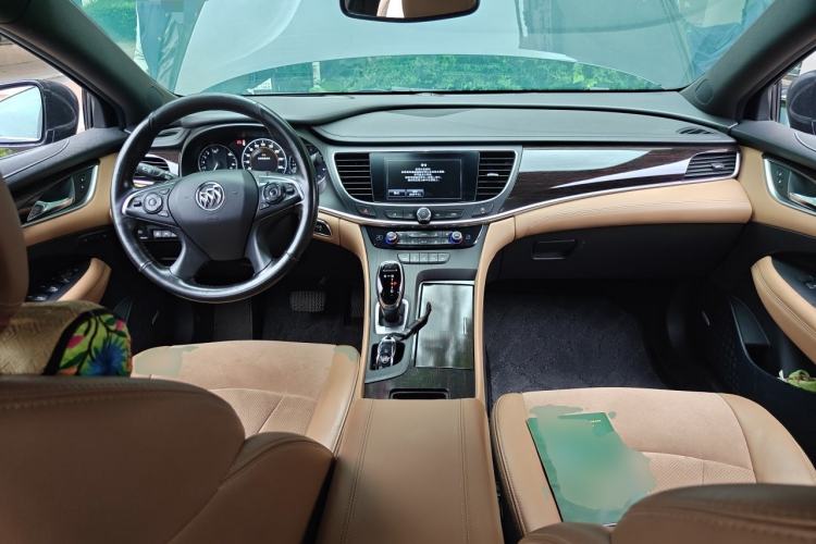 Used Buick LaCrosse 2018 28T Luxury Model Center Console