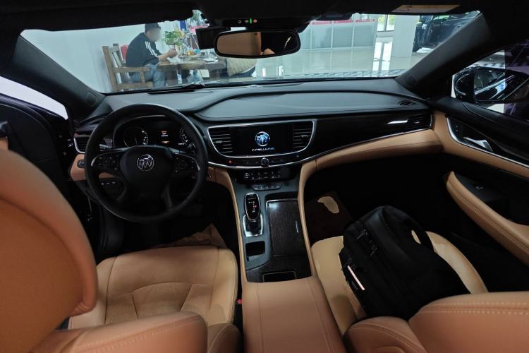 Used Buick LaCrosse 2018 20T Luxury Model Center Console