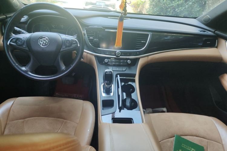 Used Buick LaCrosse 2018 28T Elite Edition Center Console
