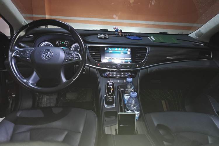 Used Buick LaCrosse 2018 20T Elite Edition Center Console