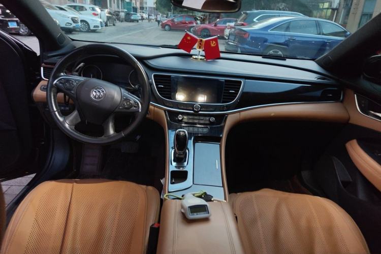 Used Buick LaCrosse 2018 20T Luxury Model Center Console