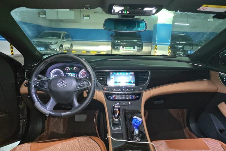 Used Buick LaCrosse 2018 20T Elite Edition Center Console