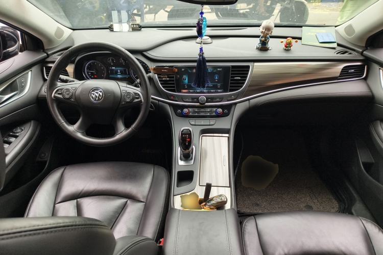 Used Buick LaCrosse 2018 20T Elite Edition Center Console