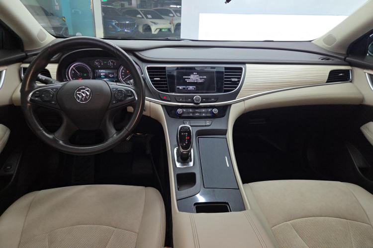 Used Buick LaCrosse 2018 30H Elite Edition Center Console
