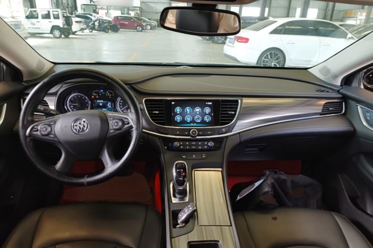 Used Buick LaCrosse 2018 20T Elite Edition Center Console