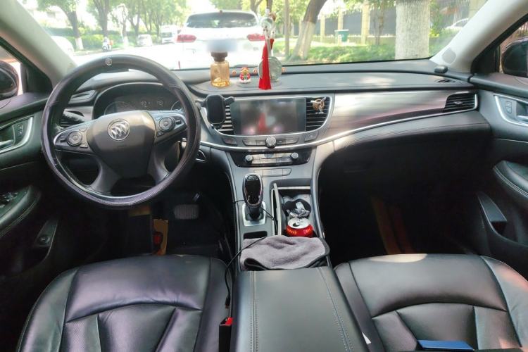 Used Buick LaCrosse 2018 20T Elite Edition Center Console