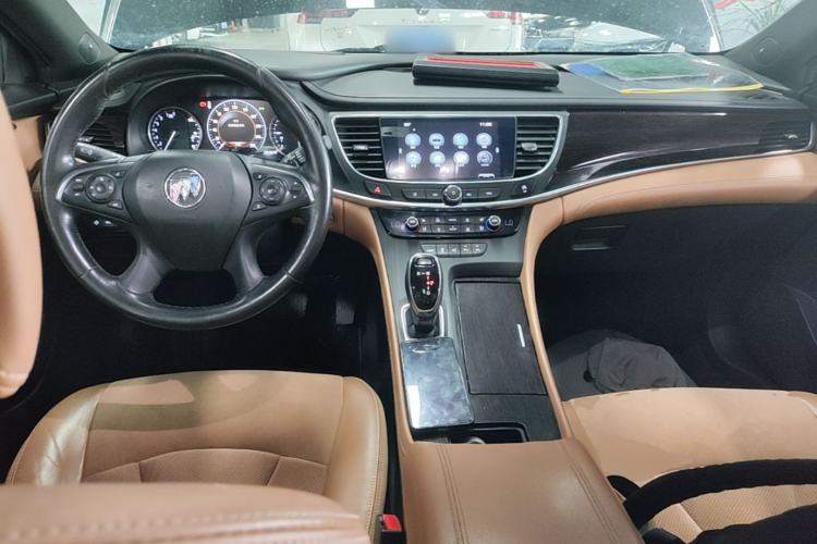 Used Buick LaCrosse 2018 20T Luxury Model Center Console