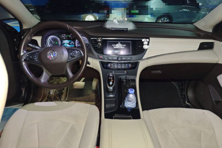Used Buick LaCrosse 2018 30H Elite Edition Center Console