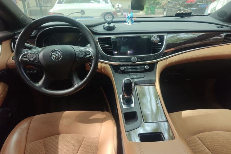 Used Buick LaCrosse 2018 20T Luxury Model Center Console