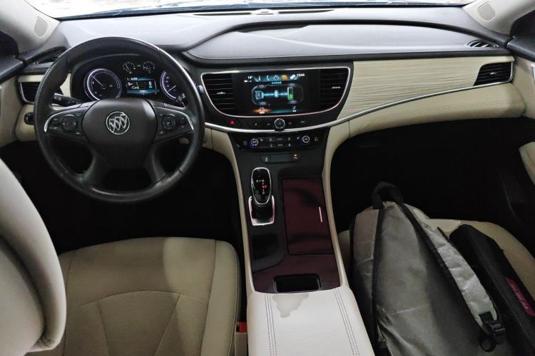 Used Buick LaCrosse 2018 30H Elite Edition Center Console
