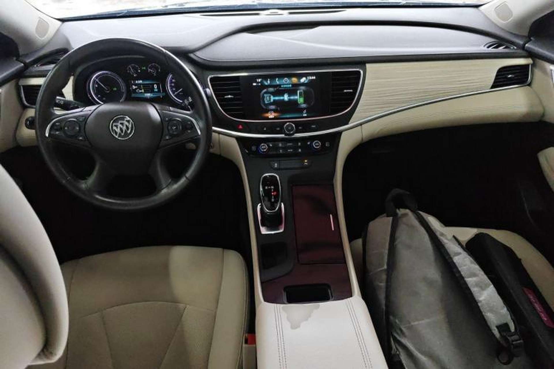 Used Buick LaCrosse 2018 30H Elite Edition Center Console