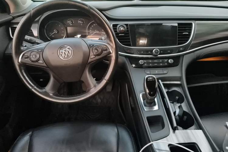 Used Buick LaCrosse 2018 20T Elite Edition Center Console