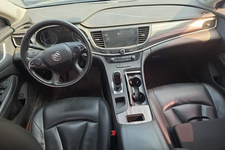 Used Buick LaCrosse 2018 20T Elite Edition Center Console