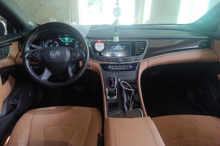 Used Buick LaCrosse 2018 28T Luxury Model Center Console