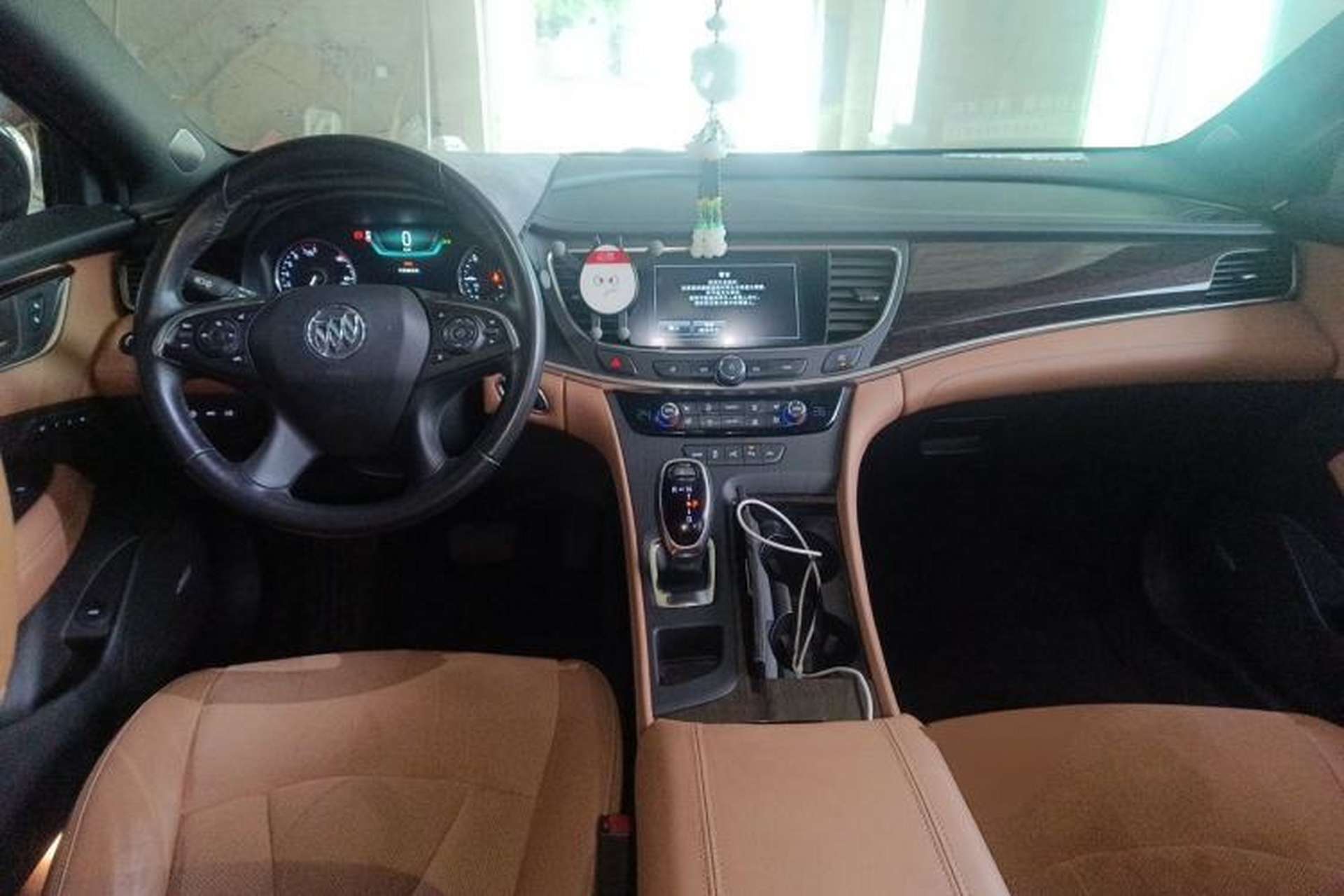 Used Buick LaCrosse 2018 28T Luxury Model Center Console