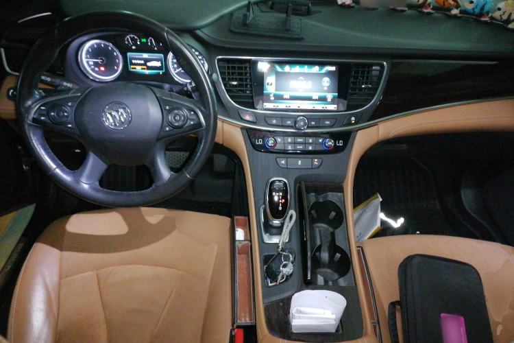 Used Buick LaCrosse 2018 28T Elite Edition Center Console