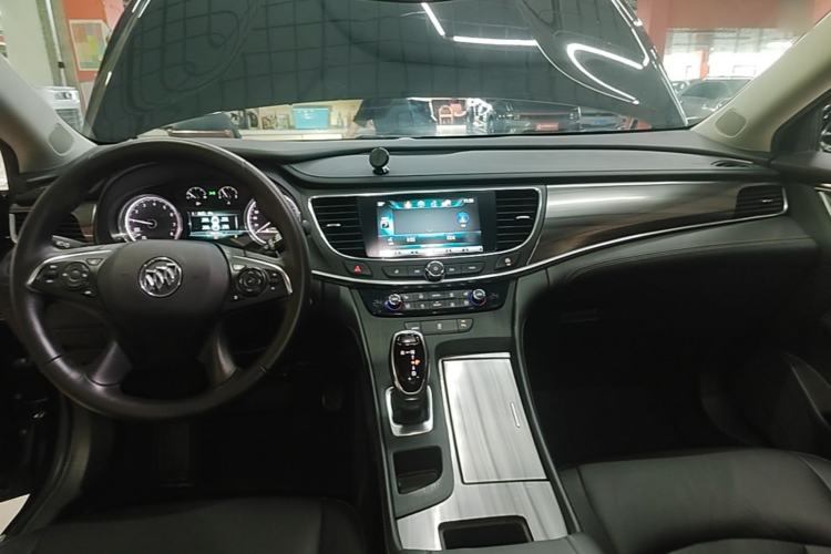 Used Buick LaCrosse 2018 20T Elite Edition Center Console