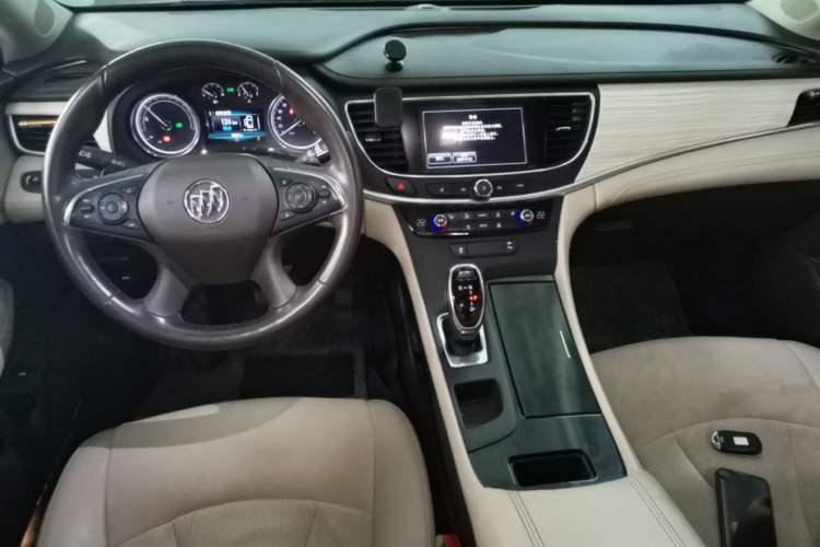 Used Buick LaCrosse 2018 30H Elite Edition Center Console