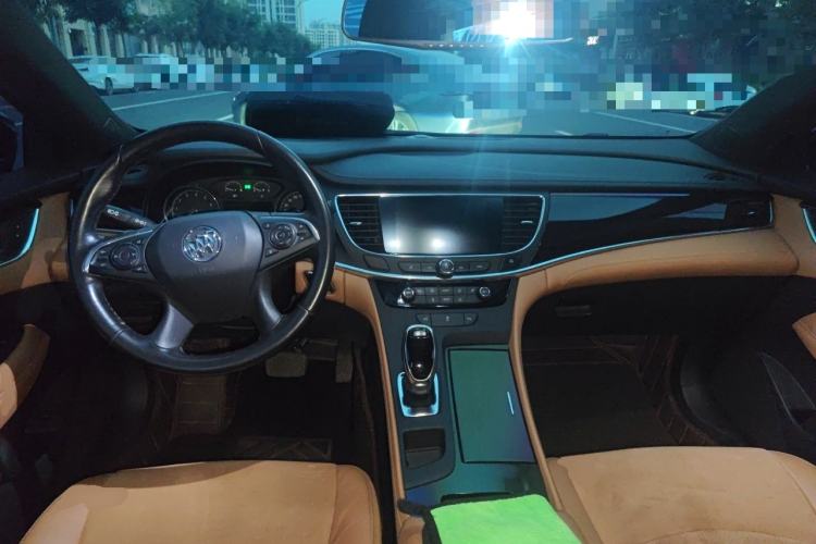 Used Buick LaCrosse 2018 28T Elite Edition Center Console