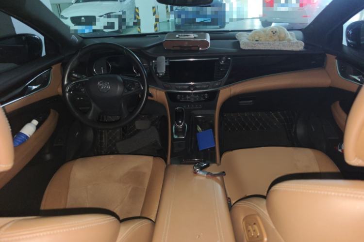 Used Buick LaCrosse 2018 28T Luxury Model Center Console