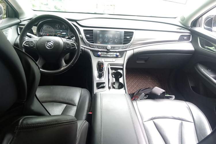 Used Buick LaCrosse 2018 20T Elite Edition Center Console