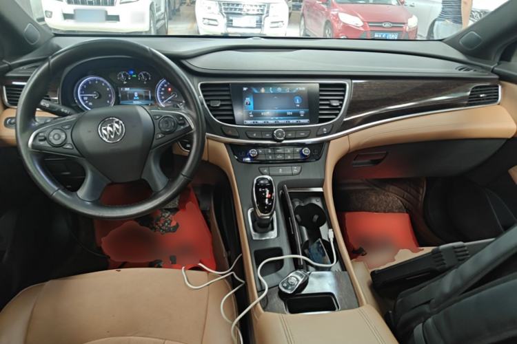 Used Buick LaCrosse 2018 28T Elite Edition Center Console