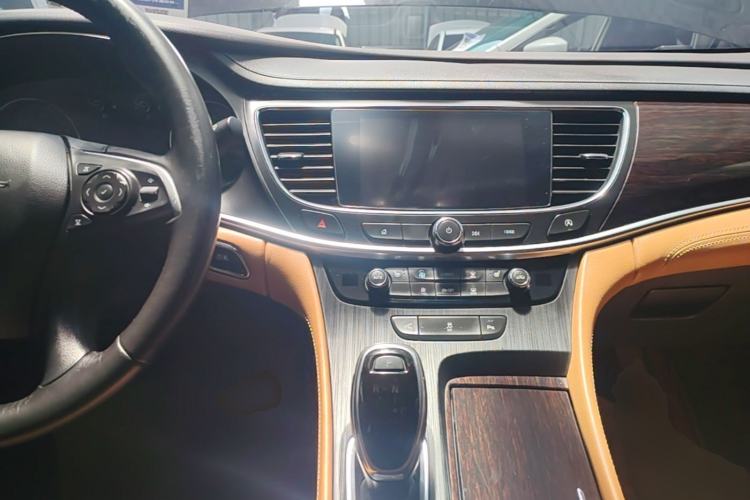 Used Buick LaCrosse 2018 28T Elite Edition Center Console