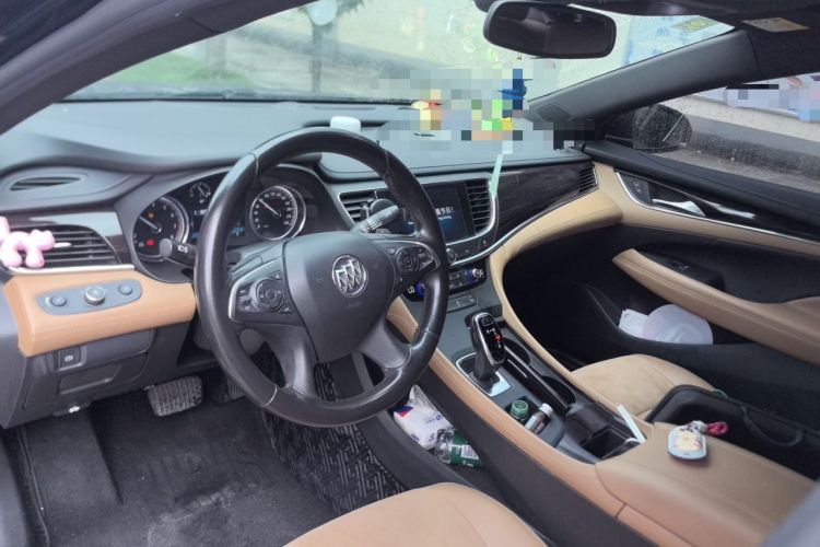Used Buick LaCrosse 2018 28T Elite Edition Center Console