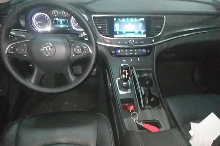 Used Buick LaCrosse 2018 20T Leading Model Center Console